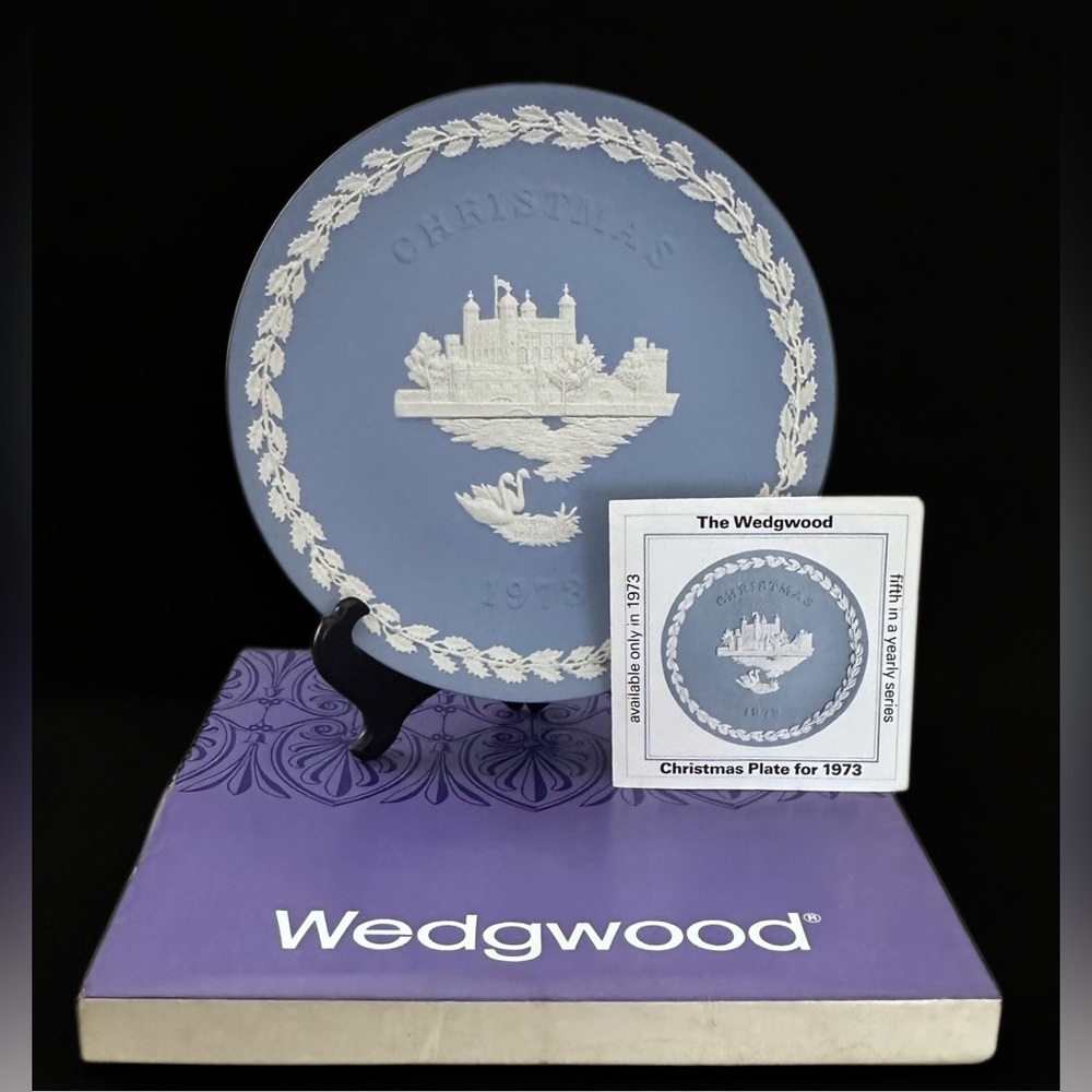 Wedgwood Jasperware Christmas Plate 1973 Blue & White Original Box with COA 8"
